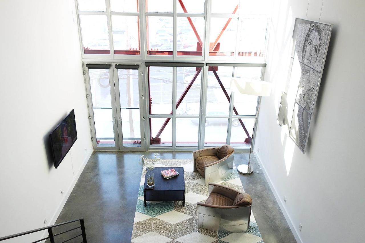 Duplex In Art Tower Apartment *